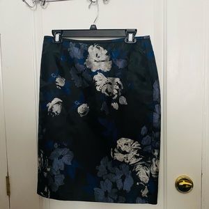 Elegant Karl Lagerfeld Paris size 8 Pencil Skirt